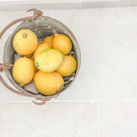 Trullo Essenza-Trulli Anti Charme & Relax Bed & Breakfast อัลเบโรเบลโล ภายนอก รูปภาพ