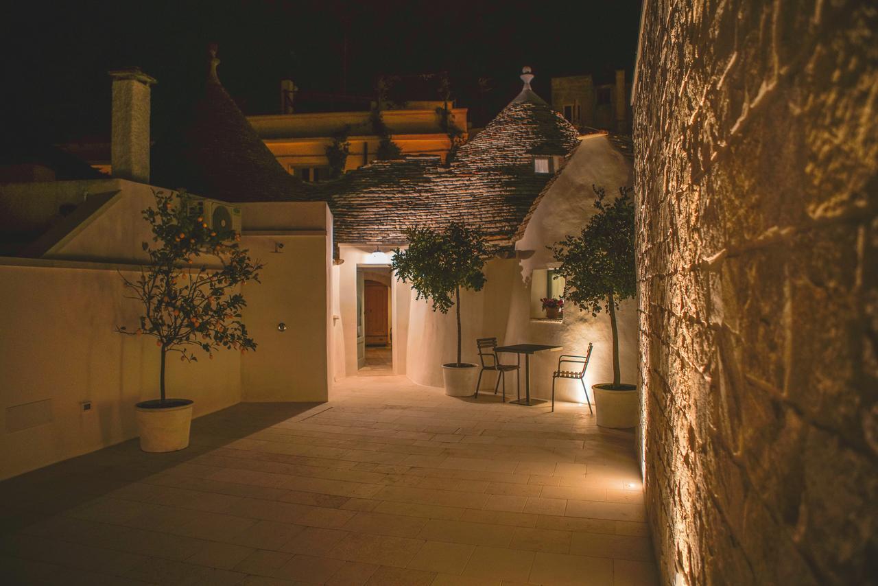 Trullo Essenza-Trulli Anti Charme & Relax Bed & Breakfast อัลเบโรเบลโล ภายนอก รูปภาพ