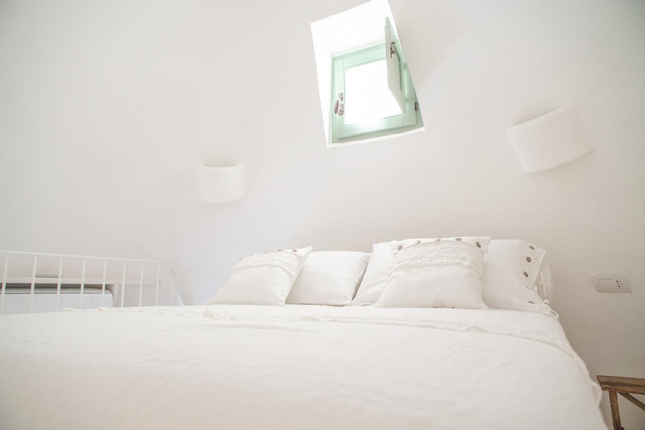 Trullo Essenza-Trulli Anti Charme & Relax Bed & Breakfast อัลเบโรเบลโล ภายนอก รูปภาพ