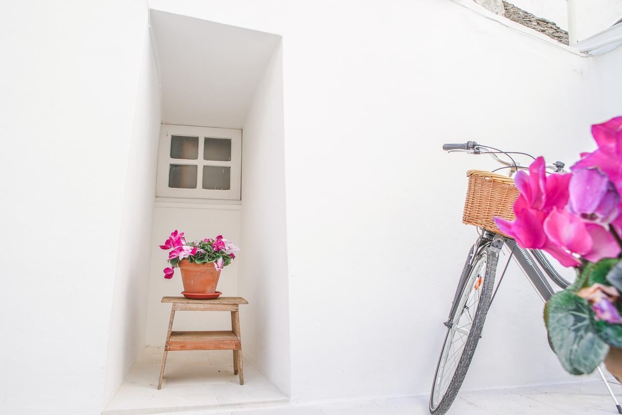 Trullo Essenza-Trulli Anti Charme & Relax Bed & Breakfast อัลเบโรเบลโล ภายนอก รูปภาพ