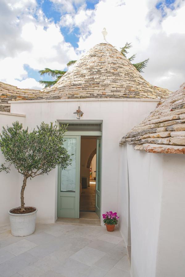 Trullo Essenza-Trulli Anti Charme & Relax Bed & Breakfast อัลเบโรเบลโล ภายนอก รูปภาพ