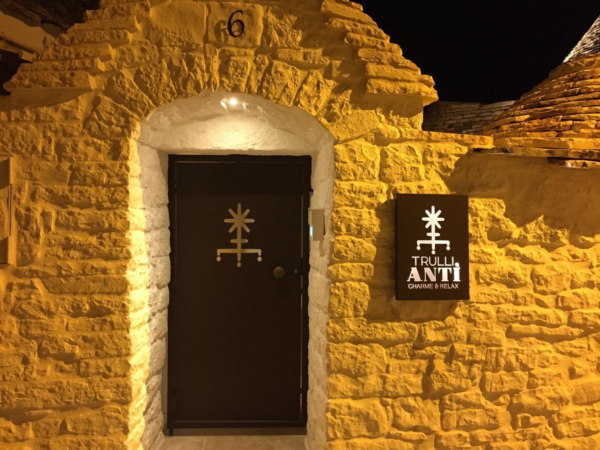 Trullo Essenza-Trulli Anti Charme & Relax Bed & Breakfast อัลเบโรเบลโล ภายนอก รูปภาพ